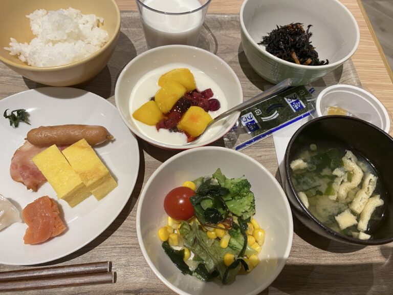 定番の朝食は、種類を多めに。